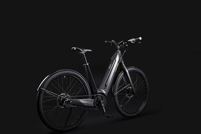 The New Leaos Carbon Pure is out now