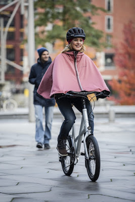 The New Tirano Reversible Cycling Cape from Vaude