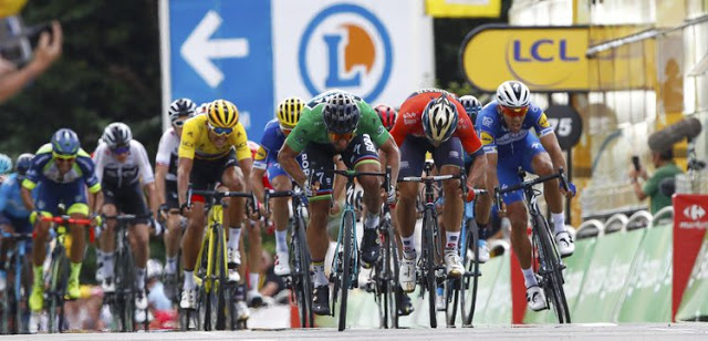 Peter Sagan surges to take 90th Maillot Vert with spectacular sprint win on Tour de France stage 5