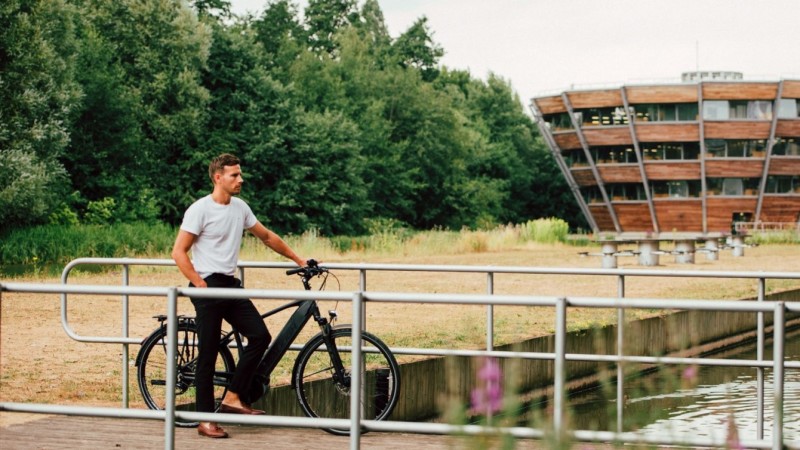 The Centros as a Commuter