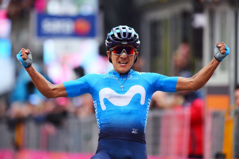 Richard Carapaz is the New Maglia Rosa!