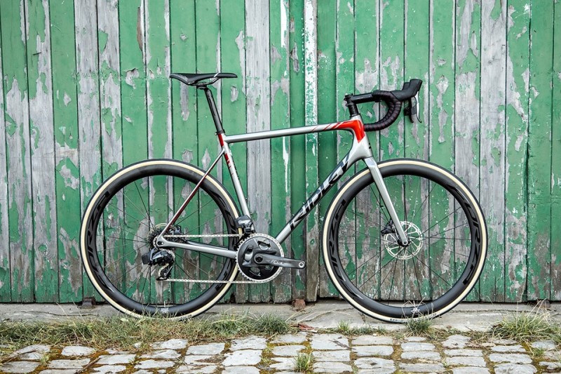 The Addition of Disc Brakes Makes the Helium SLX the Ultimate Gran Fondo Bike