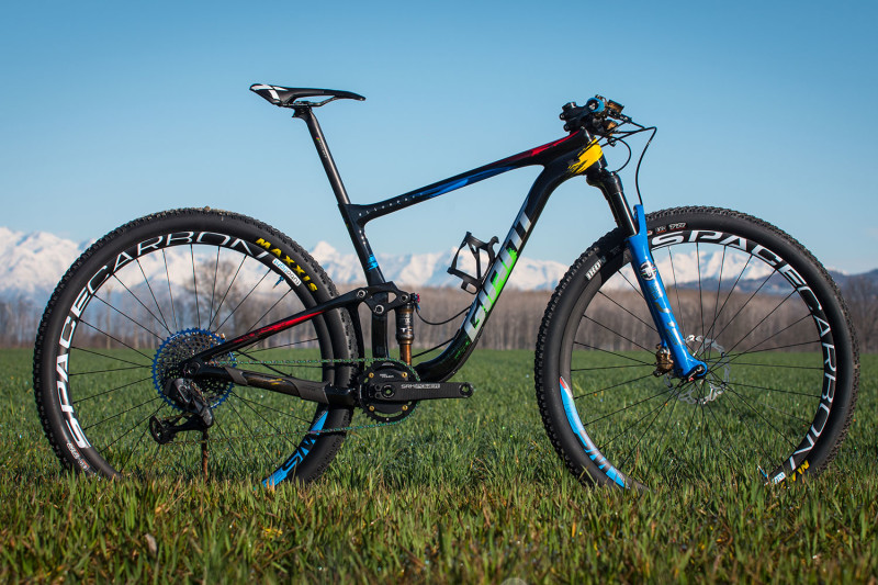 Bike Check: Leo Páez's Custom Anthem Advanced Pro 29