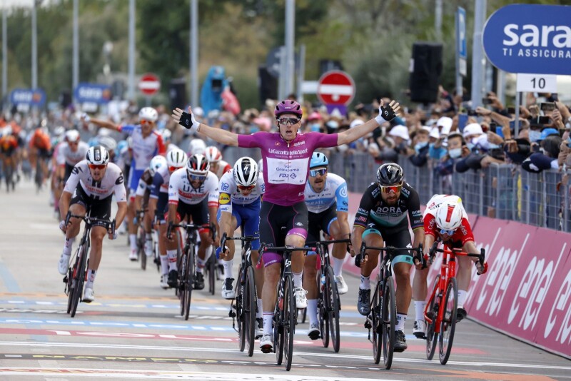 Démare Wins Stage 11 of the Giro d’Italia, Almeida Retains the Maglia Rosa