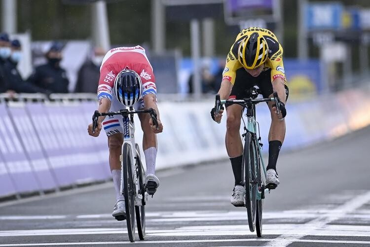 Van der Poel Cheers After Very Close Sprint