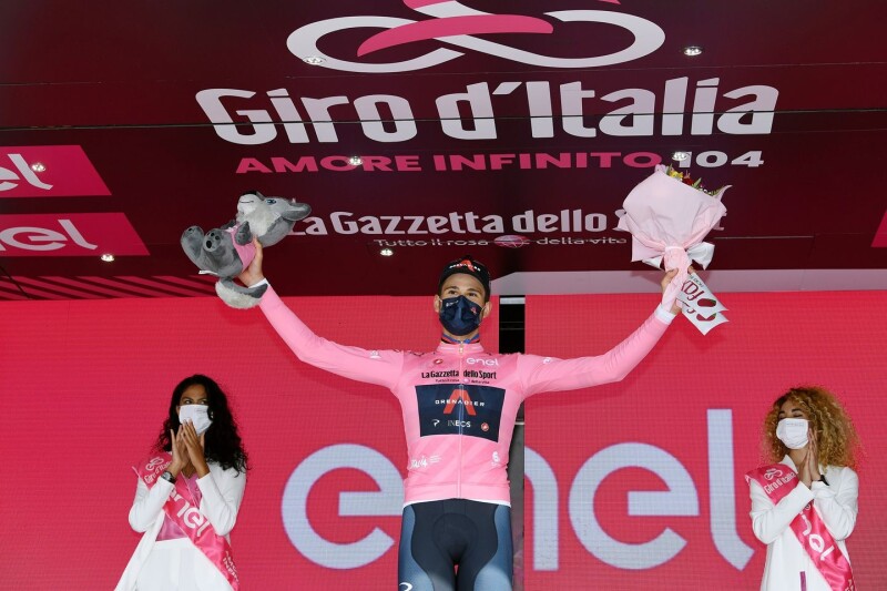 Ganna Roars Into Giro Lead on Stage One