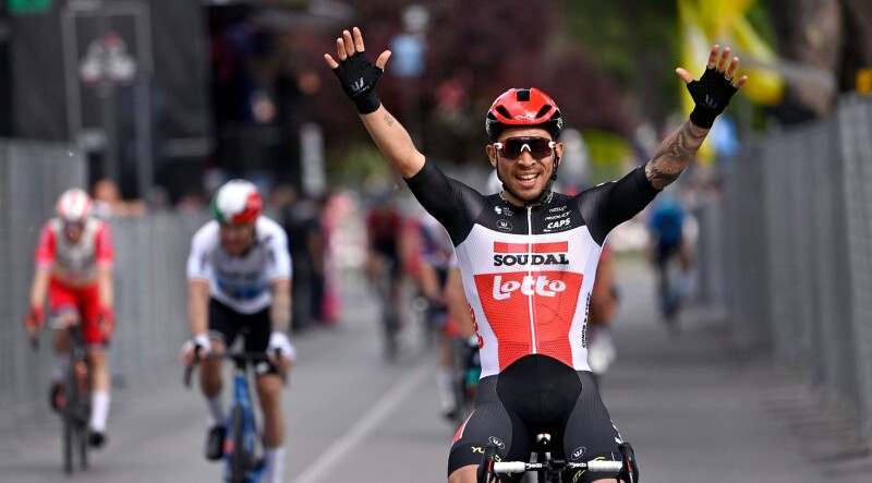 Caleb Ewan Powers to Stage Victory at Giro d’Italia