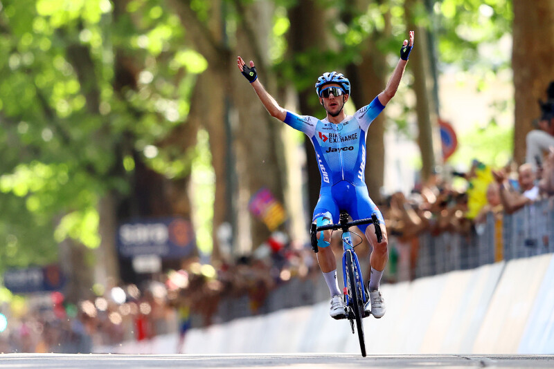 Super Simon Solos to Sixth Giro d’Italia Stage Victory