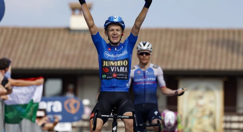 Double Success Bouwman with Victory and Blue Jersey in Nineteenth Stage Giro d'Italia