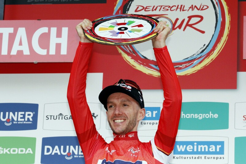 Adam Yates Signs for UAE Team Emirates