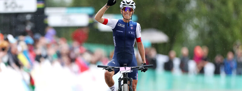 Pauline Ferrand-Prevot powers to XCO world title