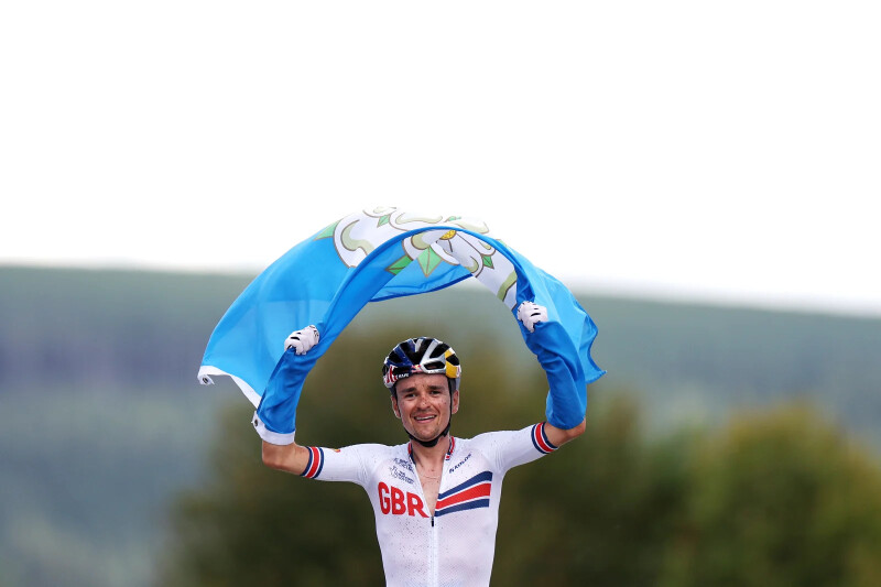 Pidcock wins thrilling world title