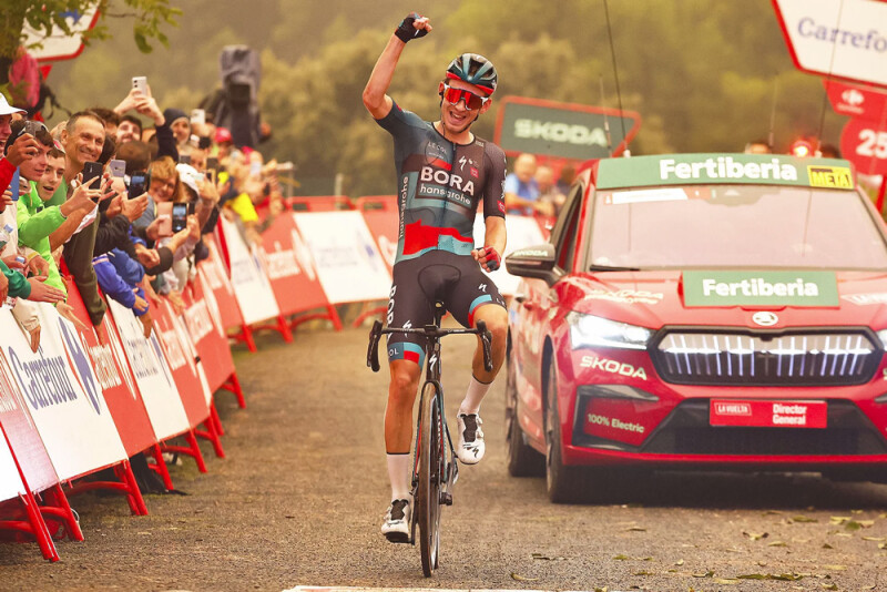 Lennard Kämna celebrates solo victory on Vuelta's ninth stage