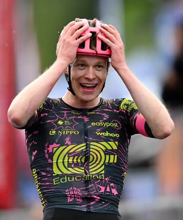 Georg Steinhauser powers to first pro win at Giro