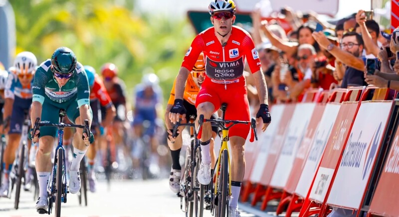 Van Aert takes redeeming victory in third stage Vuelta a España