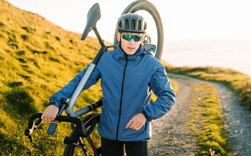 LUPRA 2.0 GORE-TEX® Hooded Jacket for Men: The Perfect Waterproof Jacket for Any Adventure